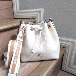 NWT Kate Spade KK071 Emma Pebbled Leather Small Bucket Bag Crossbody In Parchmen